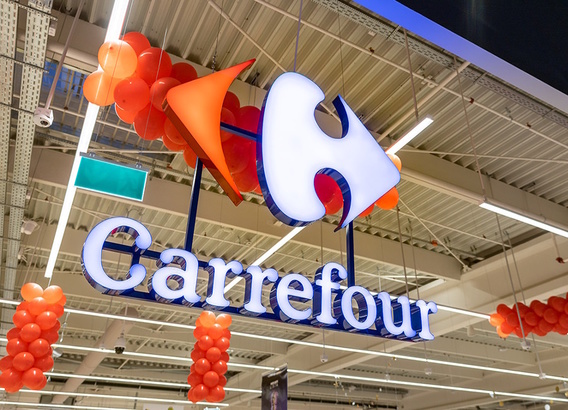 Carrefour încetinește în România. “Piața este afectată de măsurile de austeritate”