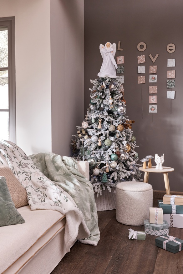 Cum se reinventează decorul de Crăciun în 2025: trei stiluri de design interior din colecțiile Actuel, gamă proprie Auchan