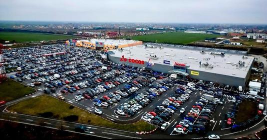 La Cocoș a dat iar lovitura. Trafic blocat în oraș la deschiderea noului magazin VIDEO&FOTO