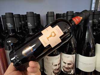 Vinul zilei: un Primitivo cu note de fructe roșii, tutun, ciocolată și cafea. Un vin elegant și echilibrat, cotat cu 96 de puncte Luca Maroni