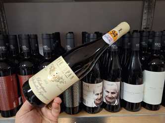 Vinul zilei: un cupaj roșu din Valpolicella,  cotat cu 94 de puncte James Suckling. Un vin parfumat, cu arome de fructe roșii, lemn dulce, piper negru, portocale roșii și condimente dulci. De savurat alături de carne roșie, lasagna sau paste cu sosuri bog
