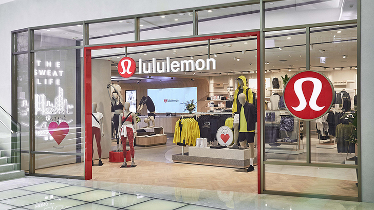 Lululemon, care tocmai intră în România, îl atrage pe miliardarul "vultur" Paul Singer. Fondul Elliott Management cumpără o participație de 1 miliard de dolari