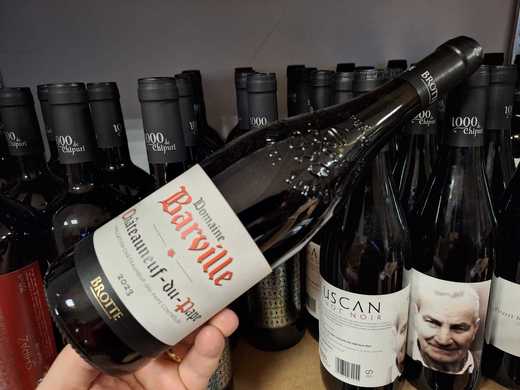 Vinul zilei: un cupaj remarcabil obținut din Grenache, Syrah și Mourvèdre, cotat cu 93 de puncte Wine Spectator și 91 de puncte James Suckling