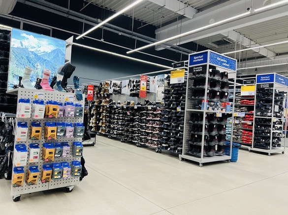 FOTO Decathlon intră în România într-o nouă etapă: magazine în zone de proximitate și în centre comerciale cu trafic ridicat