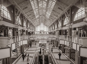 Vânzările retailerilor din Statele Unite au crescut în sezonul sărbătorilor