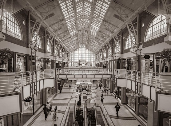 Vânzările retailerilor din Statele Unite au crescut în sezonul sărbătorilor