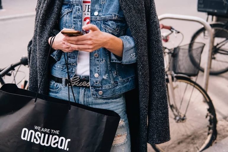 Grafic cu evoluția vânzărilor Answear.com în România, evidențiind scăderi din cauza concurenței prețuri și condițiilor economice dificile. | sursa foto: Profit