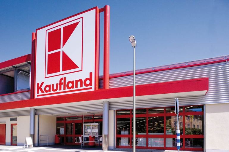 Clădire modernă în construcție a hipermarketului Kaufland Pipera, cu teren și utilaje pe șantier în Ilfov, investiție retail importantă. | sursa foto: Profit