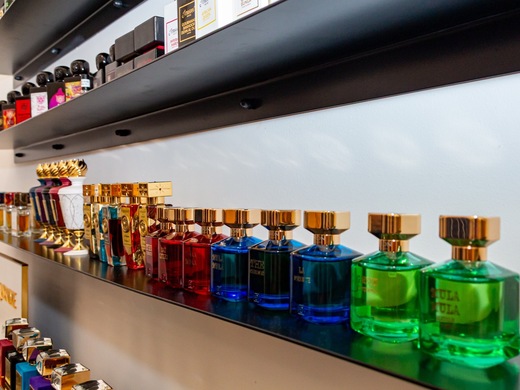 FOTO Explozie de parfumerii în România. Bucureștiul are mai multe decât întreaga Spanie, ca parfumerii de nișă