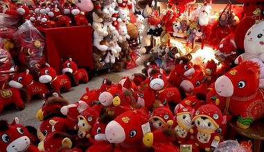 VIDEO Căluțul plângăcios, jucăria momentului care s-a născut dintr-un accident, face furori în China