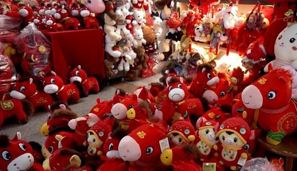 VIDEO Căluțul plângăcios, jucăria momentului care s-a născut dintr-un accident, face furori în China