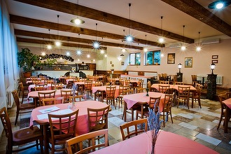 Restaurantele clasice din România se schimbă în fața atacului fast-food