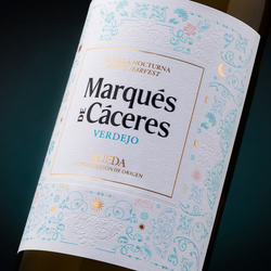 Vinul zilei: un Verdejo cu note de fenicul, fân cosit, grapefruit și lămâie confiată. Un vin alb care are intensitatea și persistența necesare pentru a se face plăcut