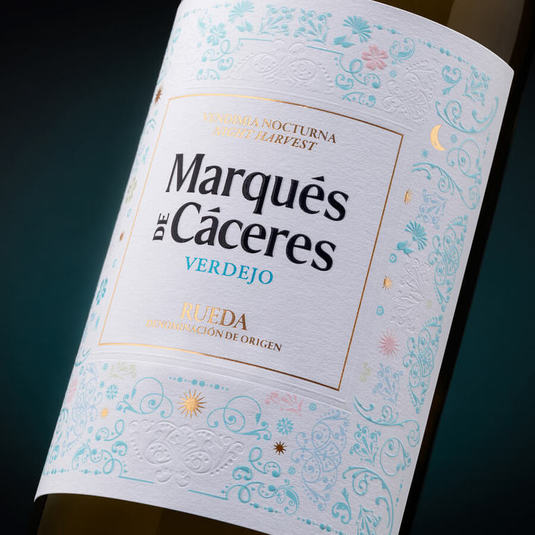 Vinul zilei: un Verdejo cu arome olfactive de iasomie, flori albe, citrice și măr verde, urmate pe palat de note de grapefruit, kiwi și lime. Ideal alături de preparate ușoare