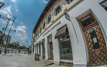 FOTO Starbucks închide în România un local emblematic. Cafeneaua de la Hanu' lui Manuc, oprită după mai bine de un deceniu