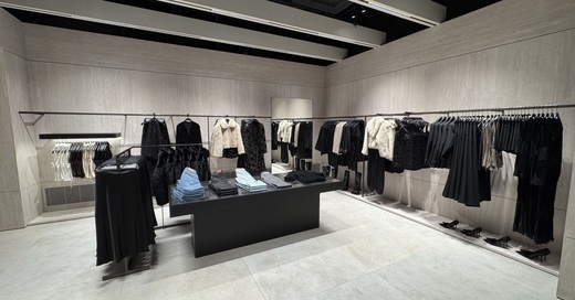 Marii jucători din industria modei sunt loviți din plin de războiul din Iran. Stocurile cu haine sunt blocate în Asia de Sud