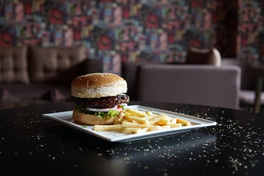 Două mari lanțuri de fast-food intră în România