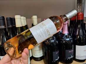 Vinul zilei: un rosé obținut din Grenache și Cinsault, un vin proaspăt și elegant, cu note fructate și florale