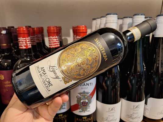 Vinul zilei: un cupaj roșu din Molinara, Corvina și Rondinella, un vin cu arome predominant fructate, care exprimă esența terroir-ului din Valpolicella