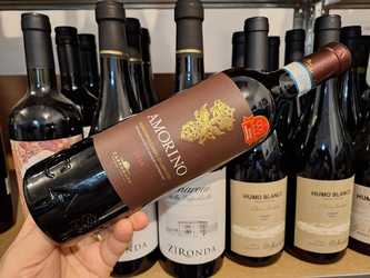 Vinul zilei: un Montepulciano care nu se grăbește și nu încearcă să impresioneze imediat, dar apoi se relevă în straturi, cucerind prin taninurile fine, notele fructate și aciditatea vie