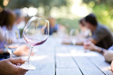 Consumul de vin la nivel mondial scade la cel mai redus nivel din ultimii peste 60 de ani