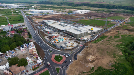 FOTO Cel mai mare parc comercial din Transilvania, inaugurat în urma unei investiții de peste 40 milioane de euro