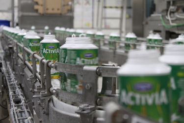 FOTO Investiție Danone în România, de peste 10 milioane euro: Facem iaurt cu zâmbetul pe buze