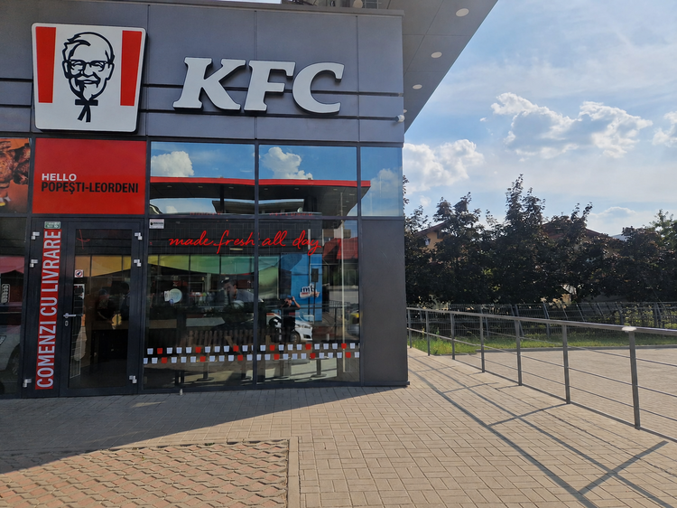FOTO KFC deschide în România primul restaurant al său operat în format Delivery Carry Out. Salariul oferit angajaților