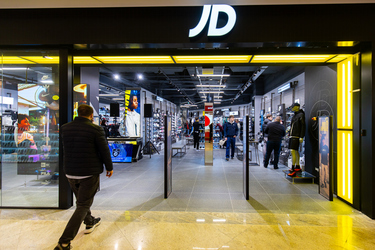 Tranzacție surpriză în România. Sport Vision preia JD Sports