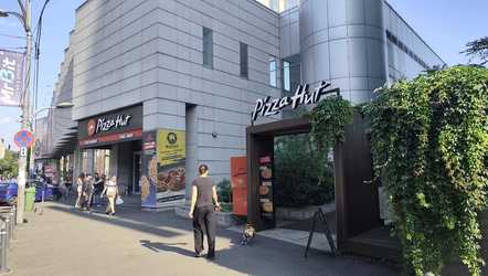 EXCLUSIV Primul restaurant Pizza Hut din România are angajament în plină rearanjare a rețelei: Unitatea din Piața Romană  va rămâne deschisă și în anii următori