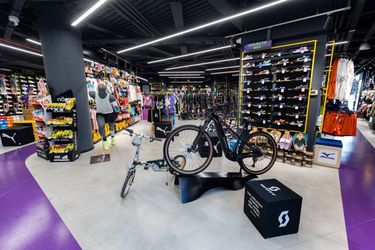 EXCLUSIV Sport Guru are discuții pentru preluarea altor jucători și un posibil nou concept de magazin, dar este mai conservator. CEO Mircea Rasovan: Suntem în întârziere cu peste 10 ani față  de Europa de Vest