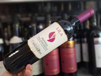 Vinul zilei: un Falanghina din Irpinia, cu arome de ananas, banană, măr și flori albe, susținute de o aciditate vibrantă și un final proaspăt. Un alb italian expresiv, perfect pentru pește, fructe de mare și preparate ușor condimentate