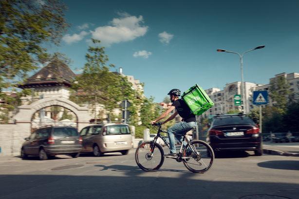 Uber Eats, cu planuri de extindere și în România, a intrat pe două noi piețe din Europa