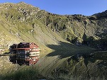 FOTO Comisarii ANPC au urcat la Bâlea Lac și au găsit produse expirate, frigidere ruginite și produse lăsate la soare