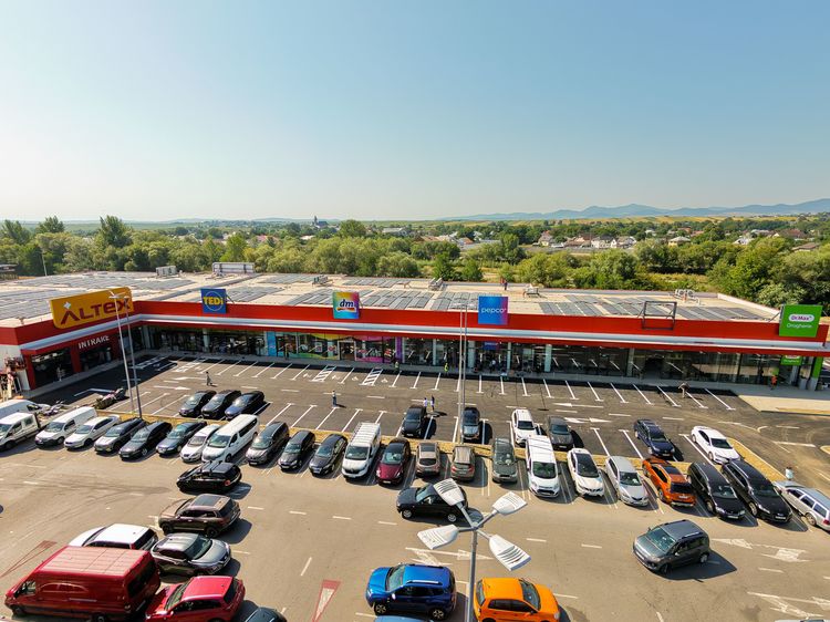 FOTO Altex își extinde rețeaua în România și deschide un magazin în Târgu Neamț 