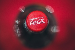 Veniturile Coca-Cola HBC au crescut cu 10,8% în primul semestru. Motive: Campoinatul Mondial de Fotbal și un avans de 26% la energizante 
