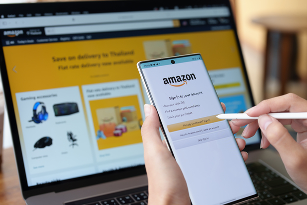 Amazon schimbă regulile: reintroduce arbitrajul obligatoriu și interzice procesele colective clienților din SUA