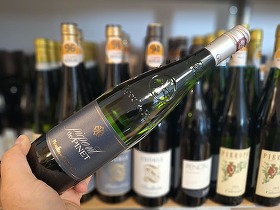 Vinul zilei: un Picpoul de Pinet din Languedoc, cu arome de pepene galben, citrice și accente minerale, susținute de o aciditate vie și un final lung, ușor cremos. Un alb proaspăt, potrivit în special pentru stridii, crustacee și pește