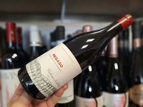 Vinul zilei: cireșe sălbatice, căpșuni și dude roșii într-un vin cotat cu 97 de puncte Robert Parker și 94 de puncte James Suckling, ideal alături de brânzeturi maturate, preparate din carne roșie sau platouri de charcuterie