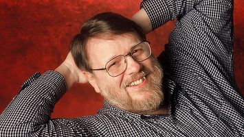 Ray Tomlinson, inventatorul email-ului, a murit la 74 de ani