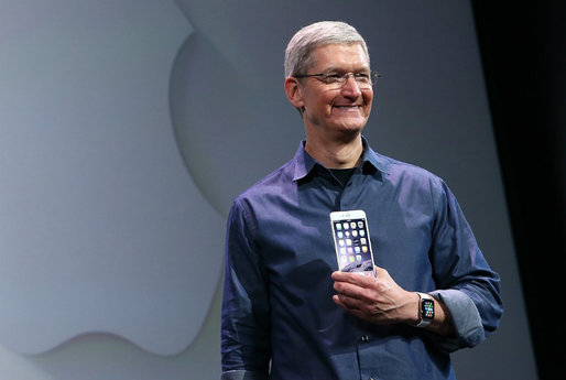 Tim Cook: Apple ar putea face o achiziție mare pentru a reveni la creștere