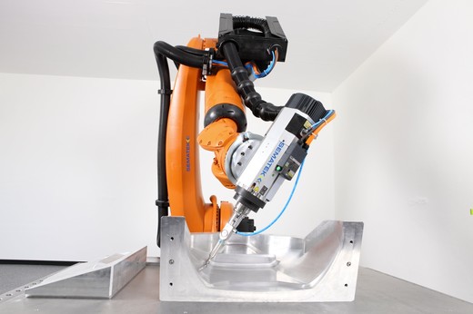 Un investitor chinez va cumpăra 25% din producătorul german de roboți Kuka