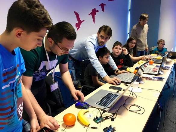 Atelierele CoderDojo caută mentori voluntari pentru o nouă provocare