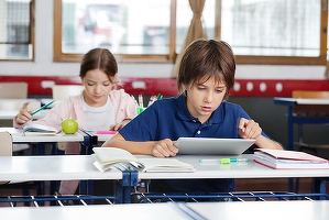 Digitalizarea învățământului, prioritate pentru directorii de școli din UE; România face pași în aceeași direcție cu o soluție educațională completă numită „Catalog Electronic”