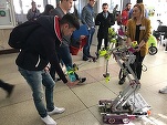 VIDEO Robot utilitar care face curățenie și gătește, inventat de studenții Universității din Alba Iulia