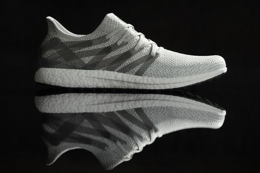 Adidas începe să vândă anul acesta primii pantofi sport produși de roboți