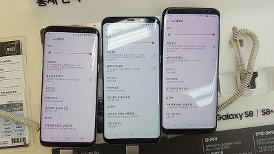 Samsung lansează un update de soft pentru a rezolva problema legată de imaginea roșiatică afișată de ecranul Galaxy S8