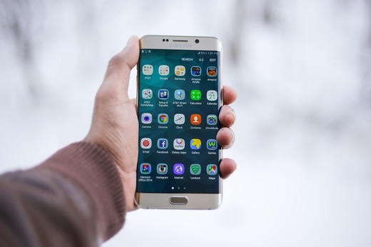 Utilizatorii de smartphone-uri folosesc în medie 9 aplicații pe zi. Timpul de folosire al aplicațiilor este în creștere