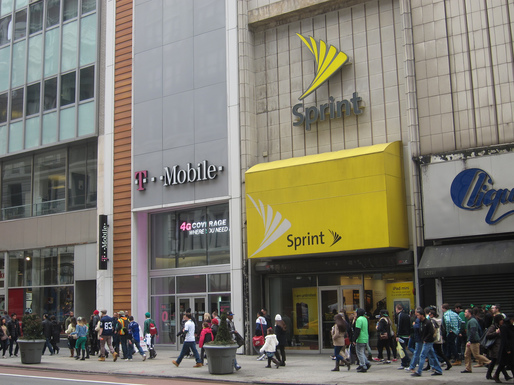 T-Mobile și Sprint sunt aproape de încheierea unui acord de fuziune, care ar crea un gigant de circa 85 miliarde dolari