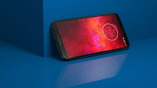 Smartphone-ul Moto Z3 Play este disponibil în România